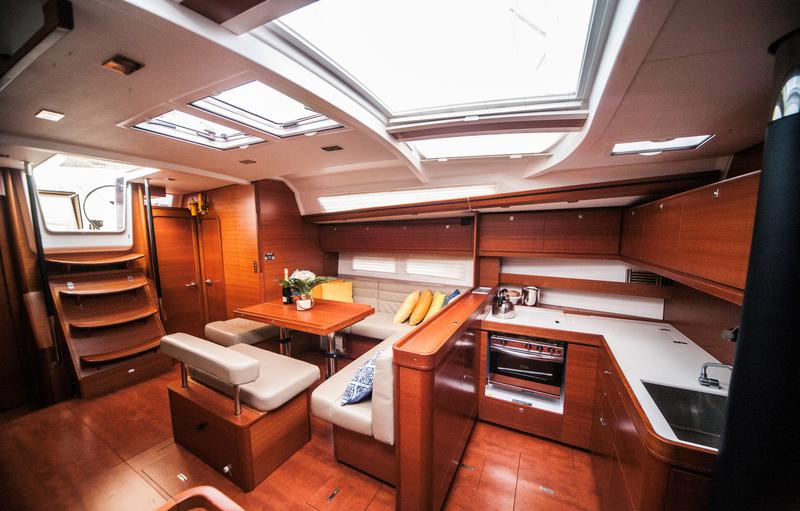 Book yachts online - sailboat - Dufour 560 Grand Large - LETO - rent