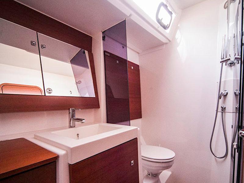 Book yachts online - sailboat - Dufour 560 Grand Large - LETO - rent
