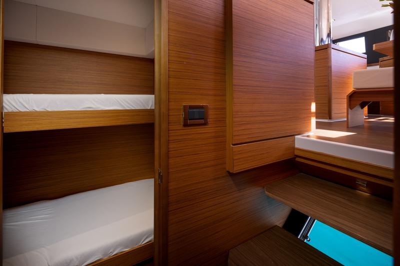 Book yachts online - catamaran - Dufour 48 Catamaran - ROY - rent