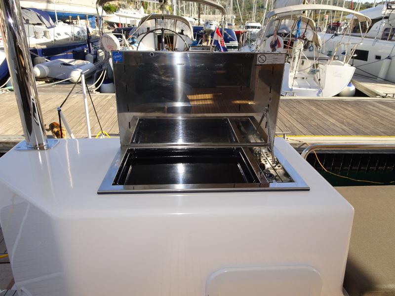Book yachts online - catamaran - Dufour 48 Catamaran - LER - rent