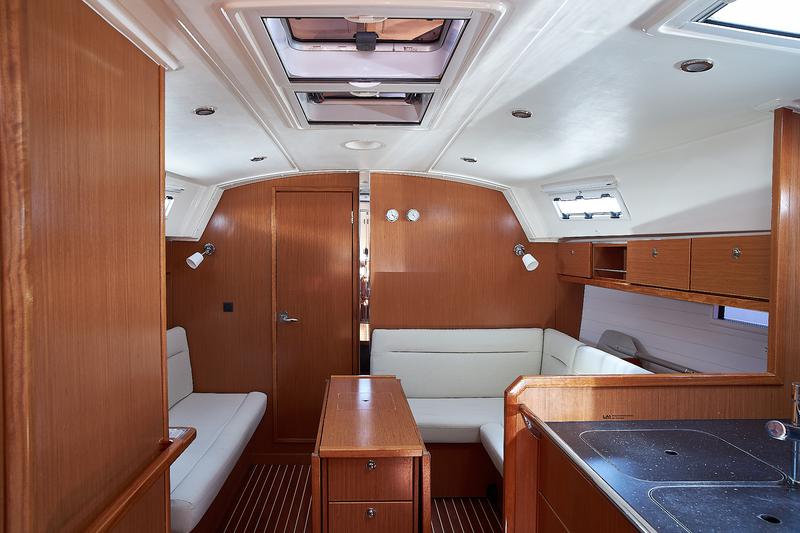 Book yachts online - sailboat - Bavaria 36 Cruiser - White pearl - rent