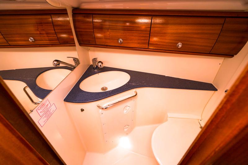 Book yachts online - sailboat - Bavaria 44 - Afrodita (sails 2013) - rent