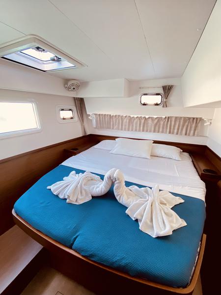 Book yachts online - catamaran - Lagoon 42 - Katerina (A/C - Generator) - rent