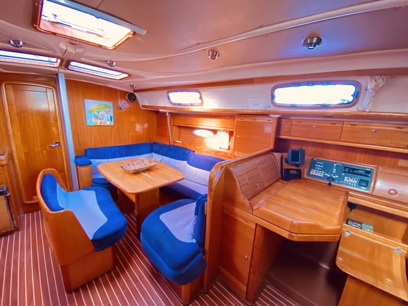 Book yachts online - sailboat - Bavaria 42 Cruiser - Iro (Refit 2019) - rent