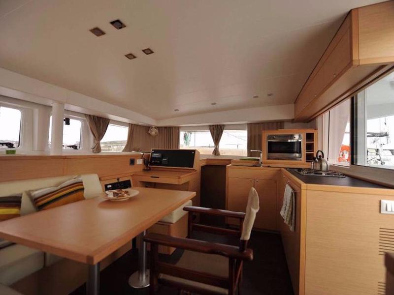 Book yachts online - catamaran - Lagoon 400 S2 - Ipanema - rent