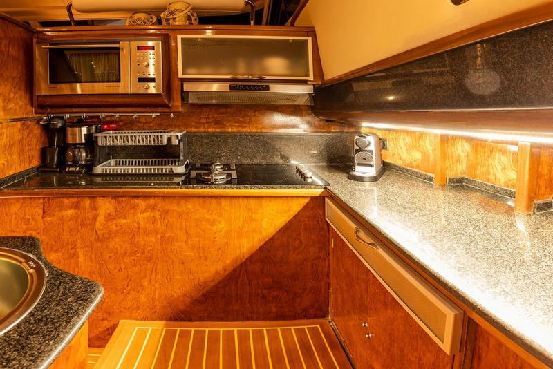 Book yachts online - motorboat - Fairline Squadron 55 - Queen - rent