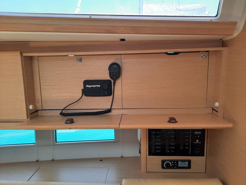 Book yachts online - sailboat - Dufour 390 Grand Large - AVAJAVA - rent