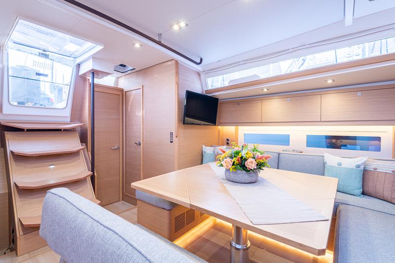 Book yachts online - sailboat - Dufour 530 - Venus - rent