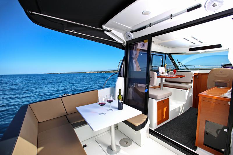 Book yachts online - motorboat - Merry Fisher 895 - VIP 3029ZD - rent