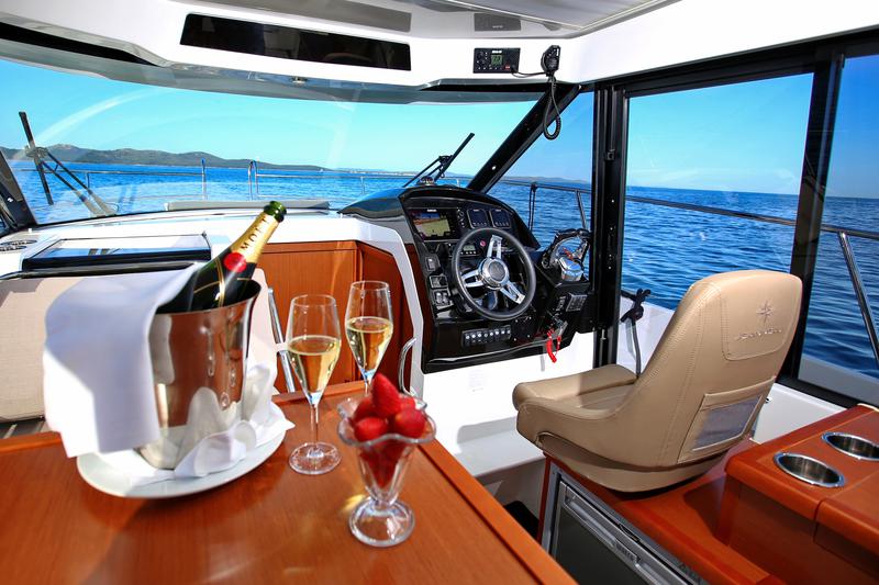 Book yachts online - motorboat - Merry Fisher 895 - VIP 3029ZD - rent