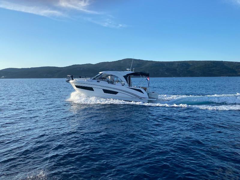 Book yachts online - motorboat - Antares 9 OB - King Fran 268732 SL - rent