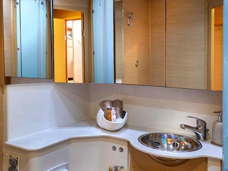 Book yachts online - catamaran - Lagoon 500 - Elvira - rent