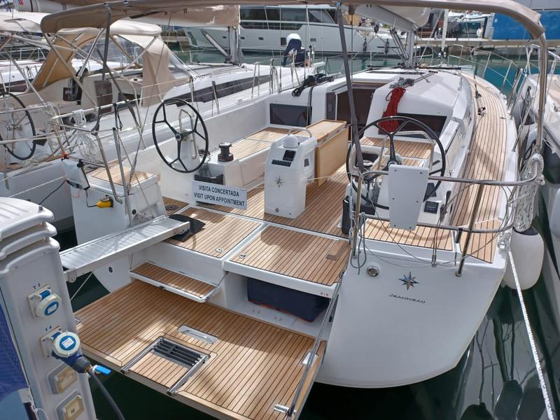 Book yachts online - sailboat - Sun Odyssey 440 - SO440 (2+1 cab) - rent