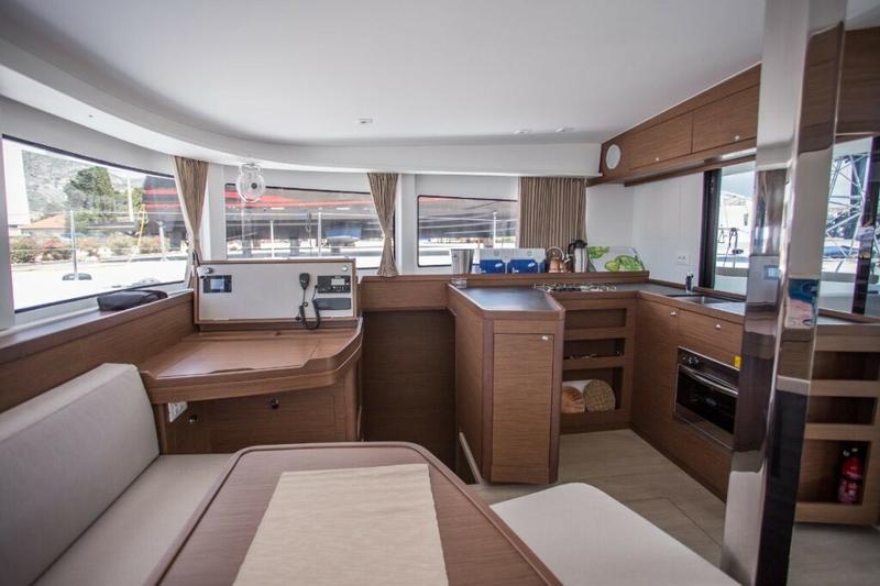 Book yachts online - catamaran - Lagoon 42 (A/C + WaterMaker) - Andromeda - rent