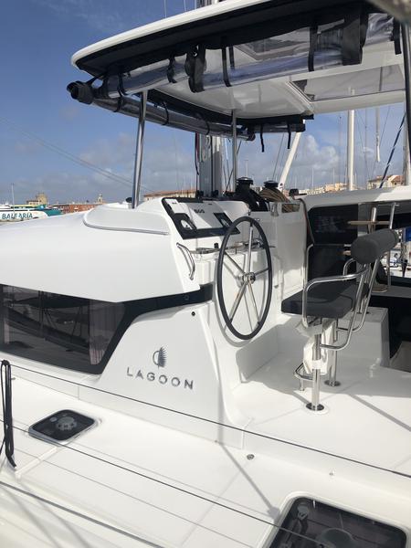 Book yachts online - catamaran - Lagoon 42 (A/C + WaterMaker) - Andromeda - rent