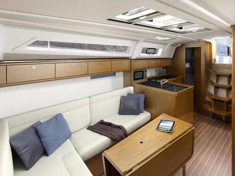 Book yachts online - sailboat - Bavaria Cruiser 37 - Aventura - rent