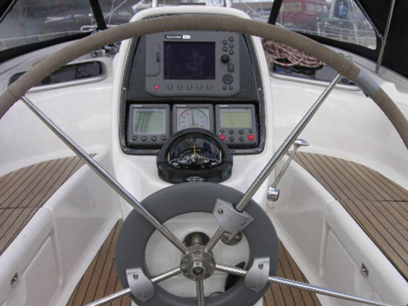 Book yachts online - sailboat - Bavaria 37 Cruiser - Mio - rent