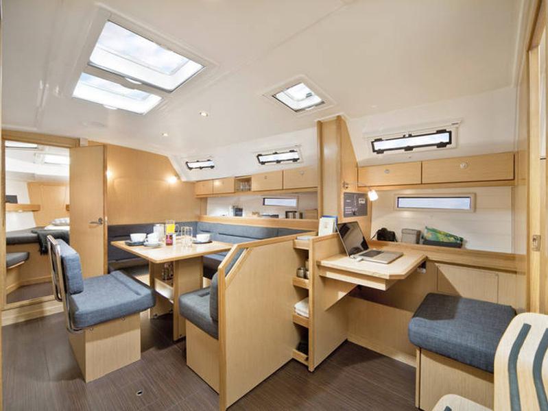Book yachts online - sailboat - Bavaria Cruiser 40 - Toskana - rent