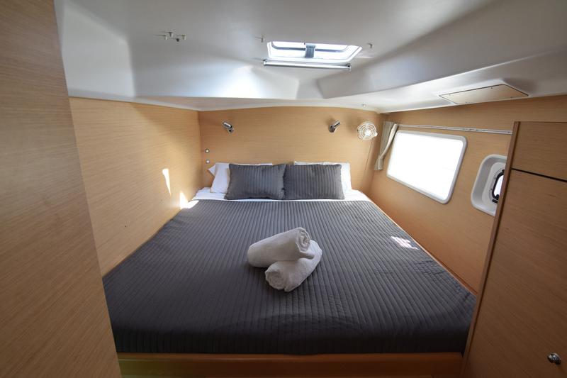 Book yachts online - catamaran - Lagoon 380 - Passion - rent
