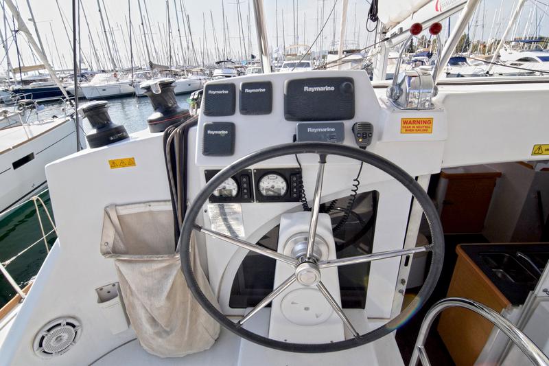 Book yachts online - catamaran - Lagoon 380 - Passion - rent