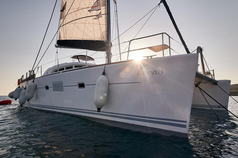 Book yachts online - catamaran - Lagoon 500 - Lepado 2006 skippered - rent