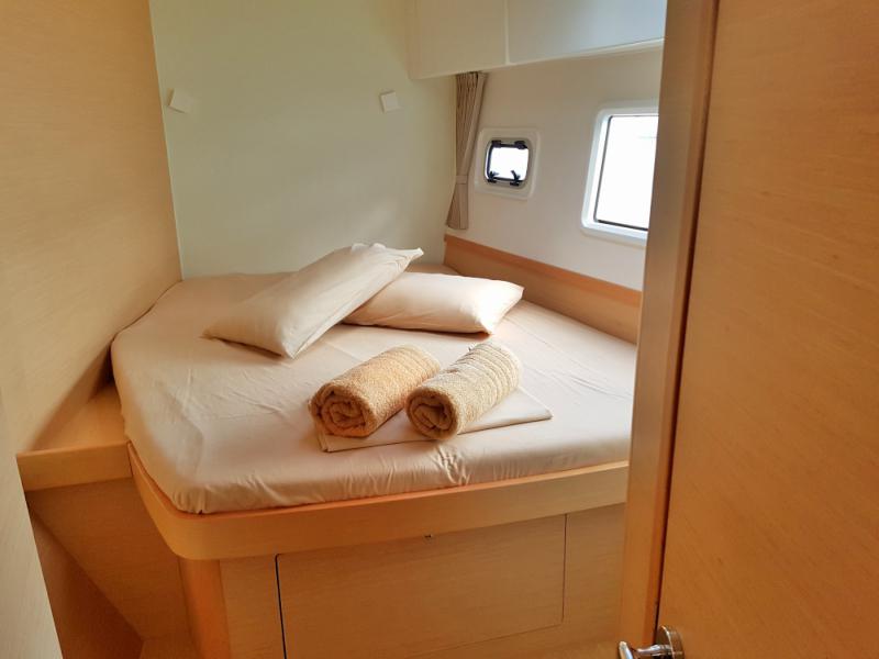 Book yachts online - catamaran - Lagoon 42 - Breezer - rent