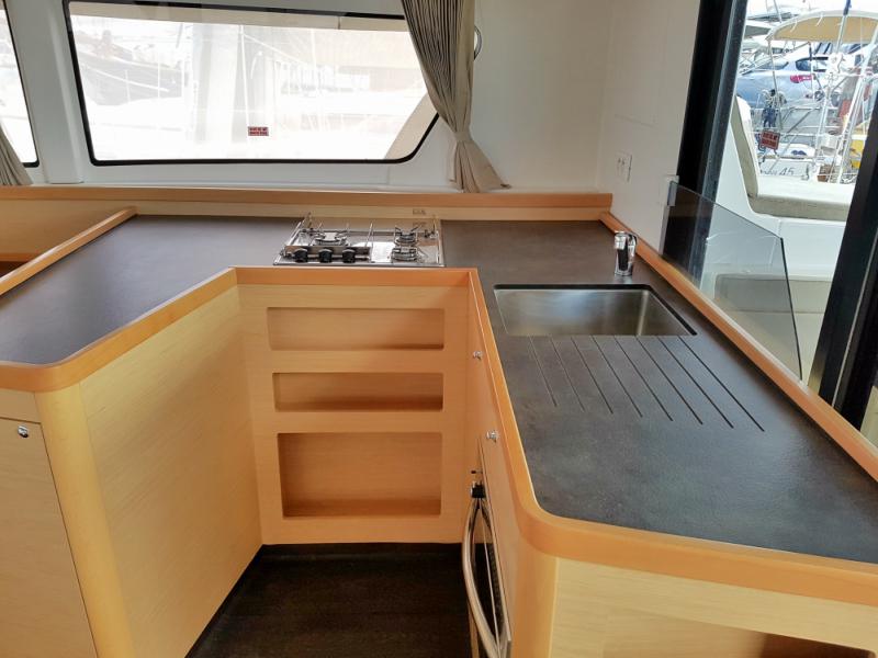 Book yachts online - catamaran - Lagoon 42 - Breezer - rent