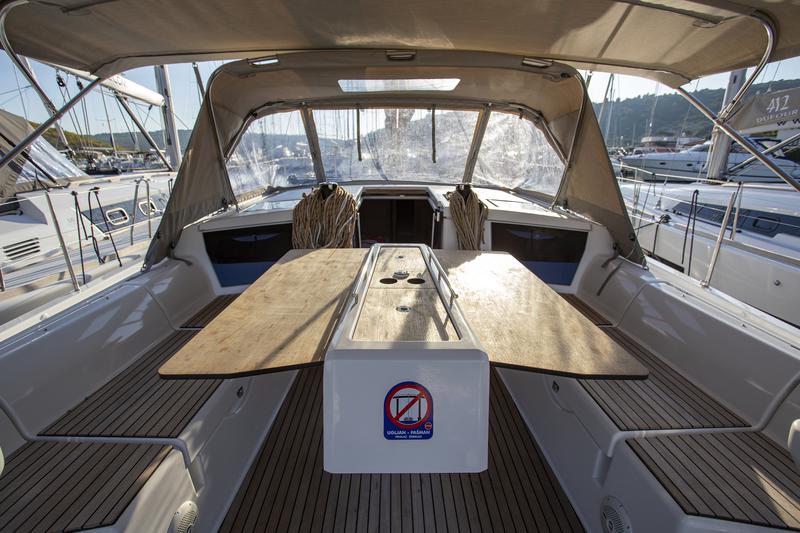 Book yachts online - sailboat - Dufour 430 Grand Large - Sea cloud 1 - rent