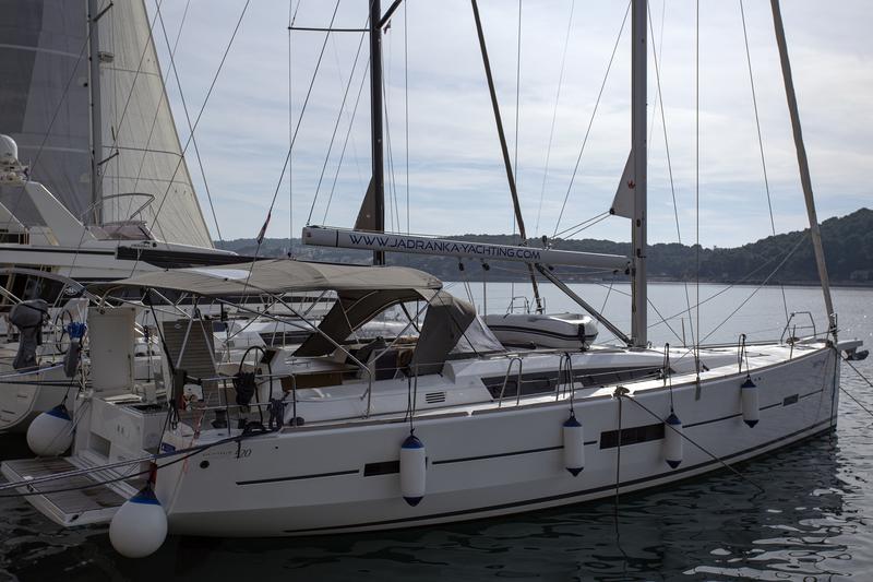 Book yachts online - sailboat - Dufour 520 Grand Large - Nerthag - rent