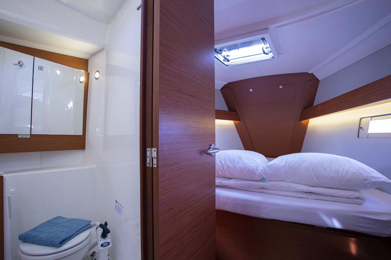 Book yachts online - sailboat - Dufour 412 Grand large - Eva - rent