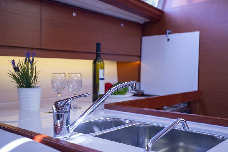 Book yachts online - sailboat - Dufour 412 Grand large - Eva - rent