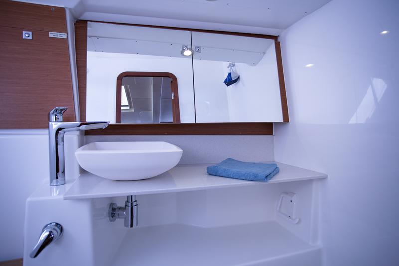 Book yachts online - sailboat - Dufour 412 Grand large - Eva - rent