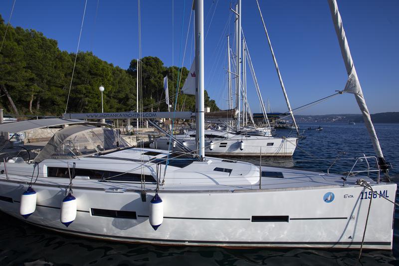 Book yachts online - sailboat - Dufour 412 Grand large - Eva - rent