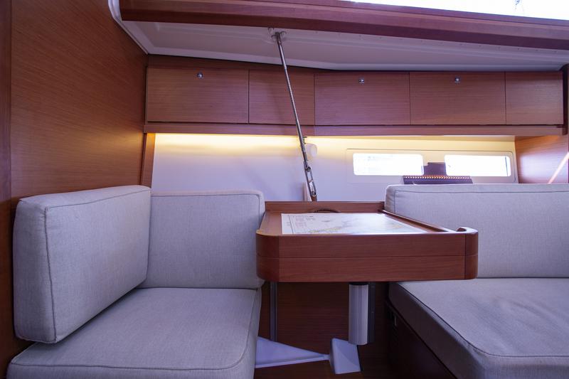 Book yachts online - sailboat - Dufour 412 Grand large - Eva - rent