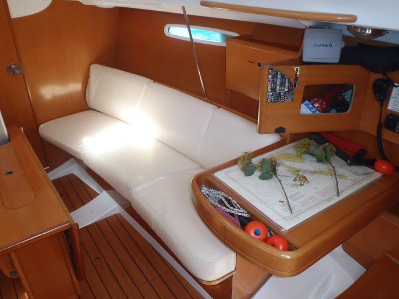 Book yachts online - sailboat - First 31.7 - Ruta - rent