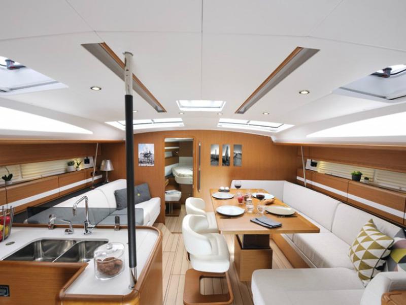 Book yachts online - sailboat - Jeanneau 53 - Pherusa II - rent