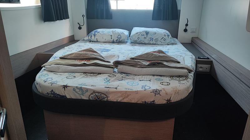 Book yachts online - catamaran - Astréa 42 - Reina - rent