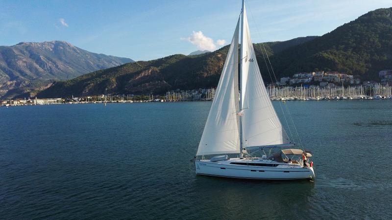 Book yachts online - sailboat - Bavaria Cruiser 46 - Santiago - rent