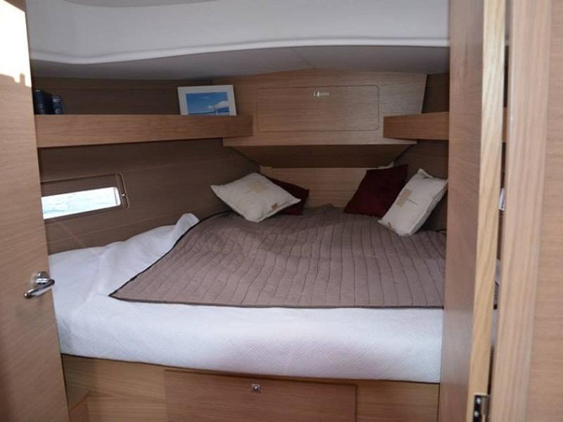 Book yachts online - sailboat - Dufour 382 GL - Calypso - rent