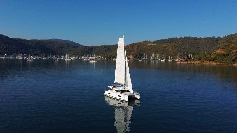 Book yachts online - catamaran - Isla 40 - Blue Orion - rent