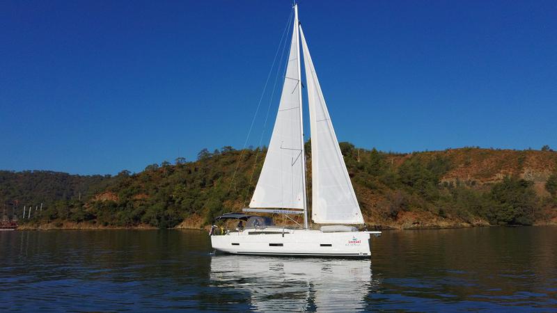 Book yachts online - sailboat - Dufour 430 - Kummsal - rent
