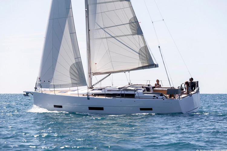 Book yachts online - sailboat - Dufour 390 - Joy 5 - rent
