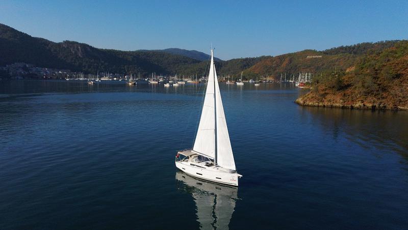 Book yachts online - sailboat - Dufour 390 - La Luz - rent