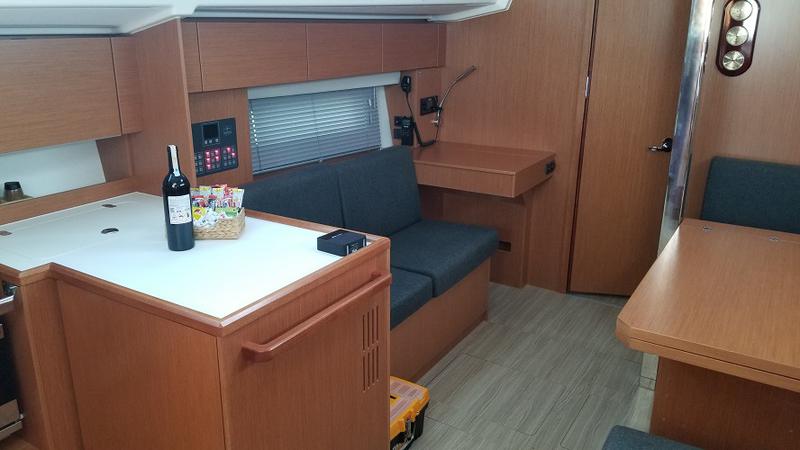 Book yachts online - sailboat - Bavaria C42 - Fiesta - rent