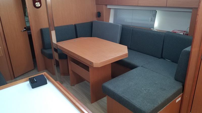 Book yachts online - sailboat - Bavaria C42 - Fiesta - rent