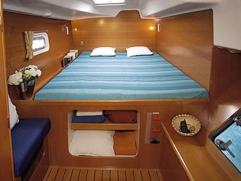 Book yachts online - catamaran - Lagoon 380 - NIRVANA - rent