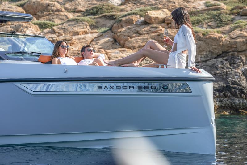Book yachts online - motorboat - Saxdor 320 GTO - Absinthe - rent