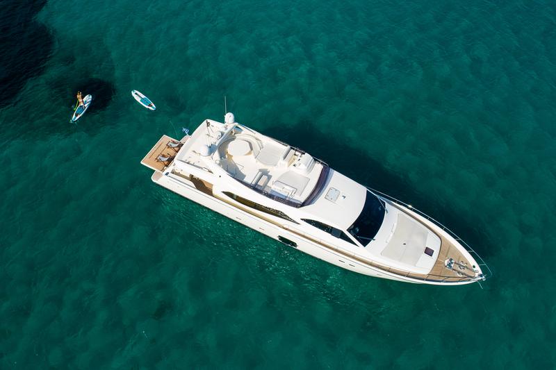 Book yachts online - motorboat - Ferretti 780 - Nineteen - rent
