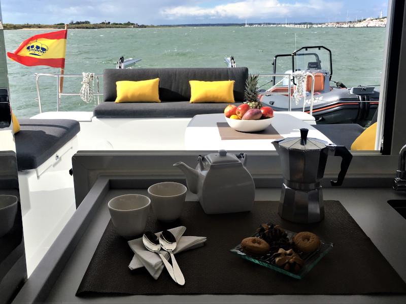 Book yachts online - catamaran - Lagoon 40 - Laguna Goo - rent