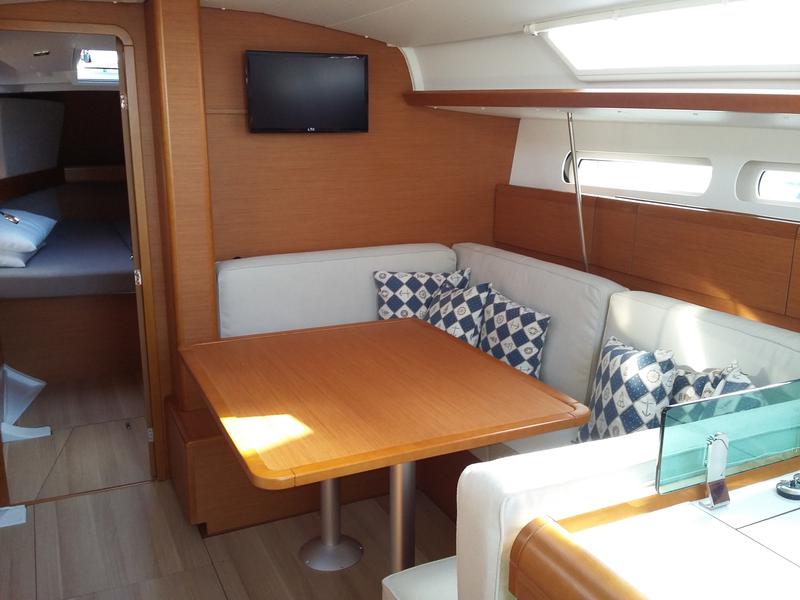 Book yachts online - sailboat - Sun Odyssey 419 - Comanegra - rent